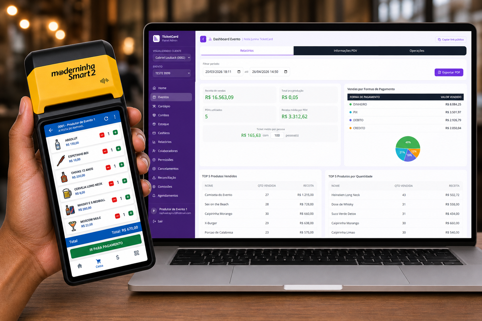 App TicketCard rodando na maquininha PagBank, ao lado do dashboard ao vivo no notebook